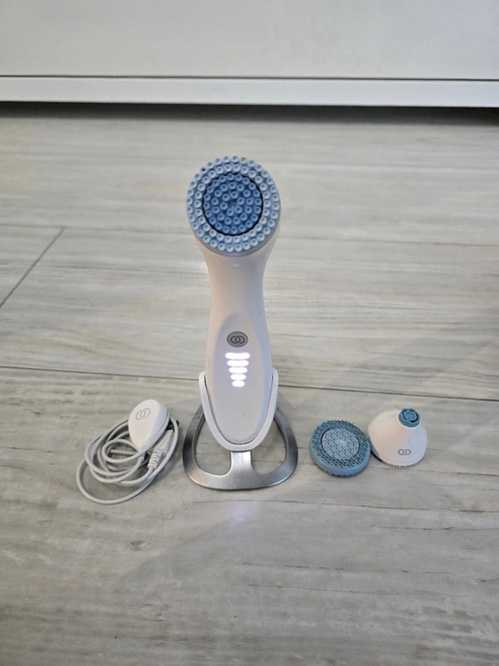 Nu Skin ageLOC LumiSpa iO Facial Cleansing Brush Set White & Blue